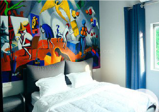 崇仁对于酒店的墙体彩绘而言更注重哪些方面？